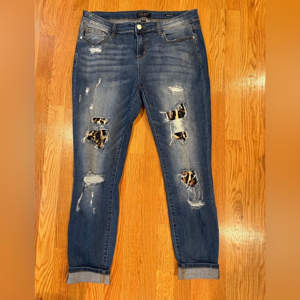 EUC Judy Blue skinny jean with leopard!